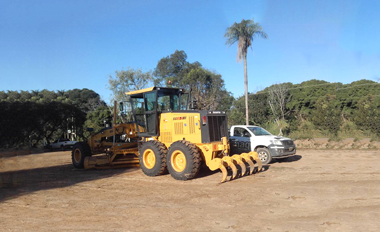 Motoniveladora SG16-3 para construção de alargamento de estradas em uma região na Argentina 